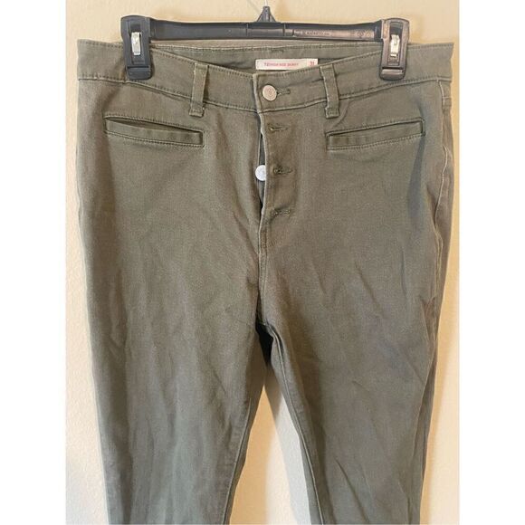 Levi’s button closure pants - Picture 2 of 6